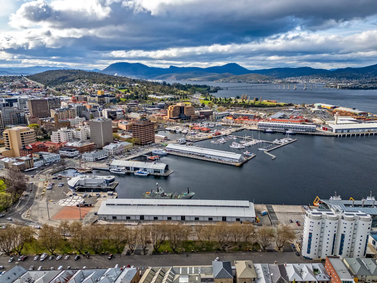 Waterfront apartment accommodation in Hobart